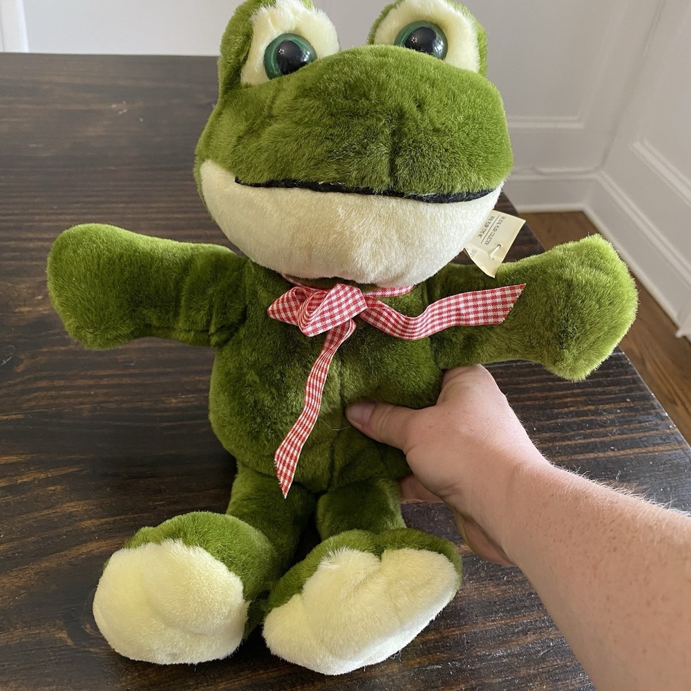 Vintage Royal Plush Green Frog Stuffed Animal # 86302‎ Red Checkered Bow Tags